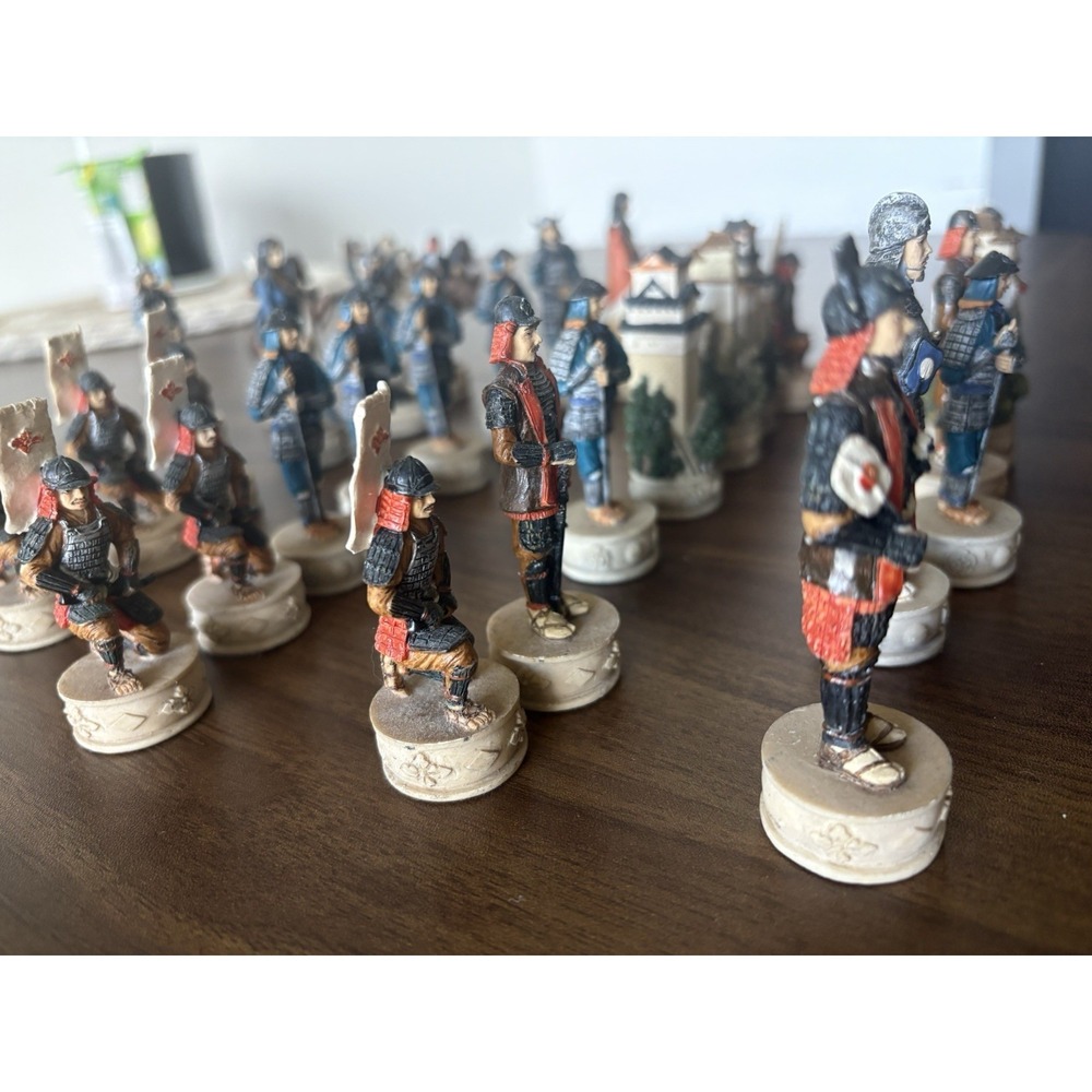 Veronese 2005 Samurai Warrior Hand Painted Resin Chess Pieces 31 Pieces